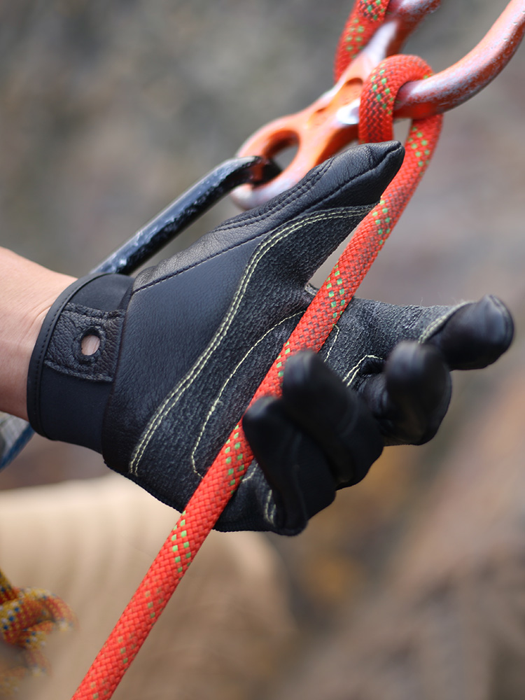 Buitenhandschoenen Bergafwaart - Outdoor Adventure Training recensie en prijs